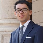 Diplômé en Droit international et européen des affaires